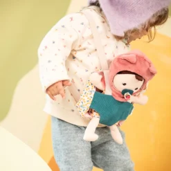 Bebé Jeanne con portabebés · Lilliputiens