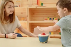 Cubo empuja y cae · Plantoys