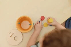 Cubo encaja y cae · Plantoys