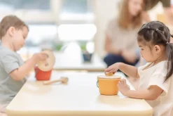 Cubo encaja y cae · Plantoys