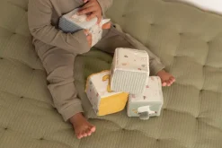 Cubos Blanditos Apilables Pequeña granja · Little Dutch