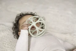 Pelota sensorial silicona verde · Little Dutch