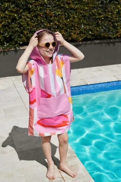 Poncho Flamingos · Dock & Bay