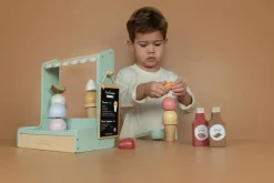 Puesto de helados de madera · Little Dutch