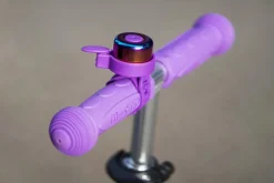 Timbre Patinete Micro · Neochrome Lila